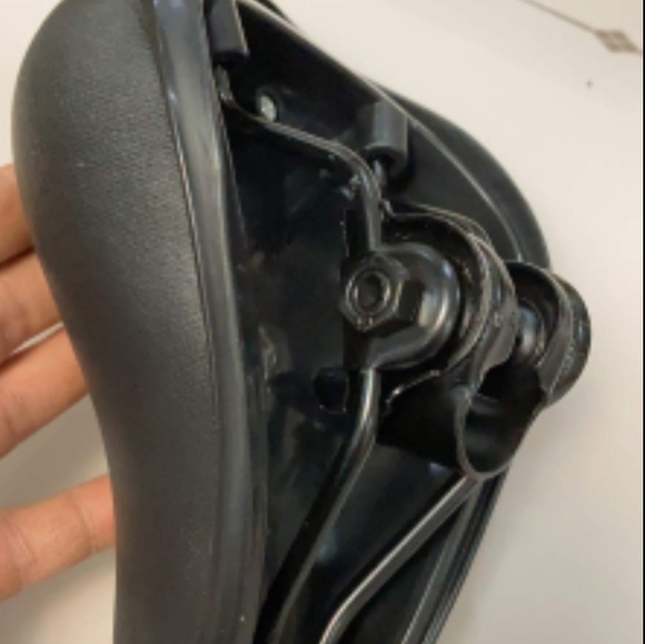 Brand new Kid's  bike saddle with bike pedal - Picture 6 of 10